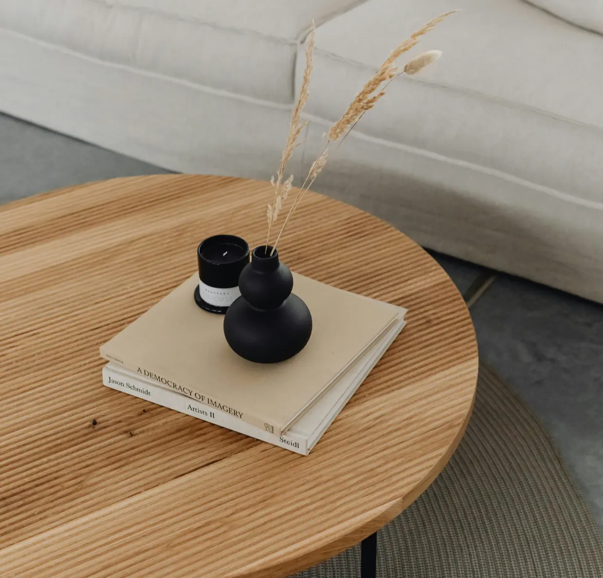 A Guide to Wood Table Decoration